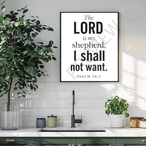 Może przedstawiać: Oprawiony wydruk z tekstem "The LORD is my shepherd; I shall not want. PSALM 23:1" w minimalistycznym stylu. Czarna rama kontrastuje z białym tłem. Obraz umieszczony jest w kuchni z zieloną szafką i marmurowym blatem.