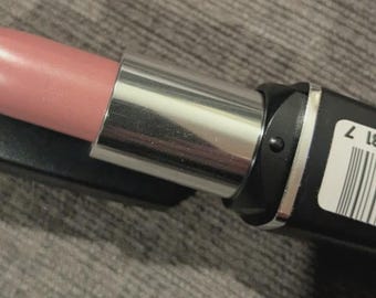 Oil of Olay ColorMoist Lipstick Petal 230 Nieuwe fullsize Lipkleur stopgezet