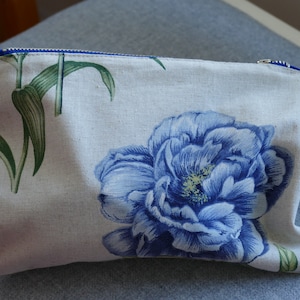 Astuccio con cerniera, astuccio portapenne, trousse per il trucco, piccola borsa in tessuto floreale blu e beige, mini borsetta cucita a mano, piccola borsa, regalo per ragazzo o ragazza boho.