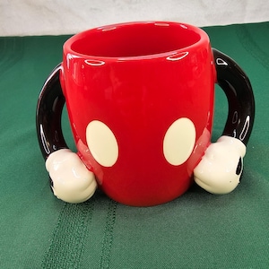 Disney Mickey Mouse Galerie Ceramic Coffee Mug Red Black White Novelty Bild 1