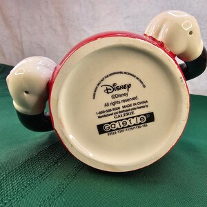 Disney Mickey Mouse Galerie Ceramic Coffee Mug Red Black White Novelty Bild 2