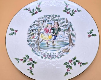 Royal Doulton Christmas 1977 Collector Plate First Edition Bone China 8.25 in