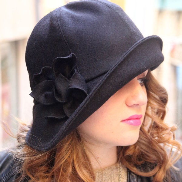 Chapeau d'hiver en laine noire pour femme, entièrement fait main en France, chapeau moderne, unique et original