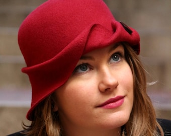 Chapeau créateur en laine, Chapeau rouge pour femme, Chapeau fait à la main, Création unique et originale, Fabrication Française