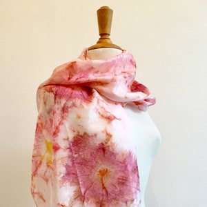 Foulard en soie peint à la main, Echarpe rose effet tie dye, Echarpe moderne, Idée cadeau pour femme, 100% soie image 2