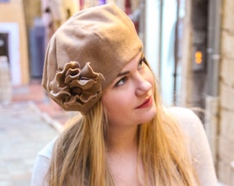 Beige Wool Beret With Fabric Flower - Handmade French Hat - Etsy display picture 1