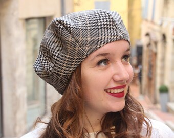 Chapeau beret en tissu style écossais, béret inspiration anglaise, chapeau tendance et moderne, beret gris noir et blanc fait main en France