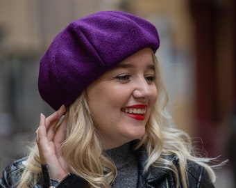 Beret for women. Cute beret hat in purple woolen fabric. Handmade in France.