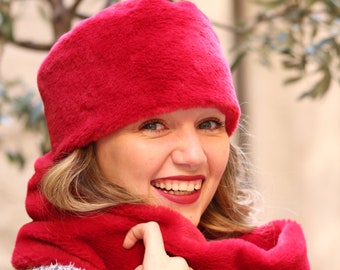 Red fake fur pillbox hat. Warm winter Russian hat. Toque hat. Cossack hat handmade in France.