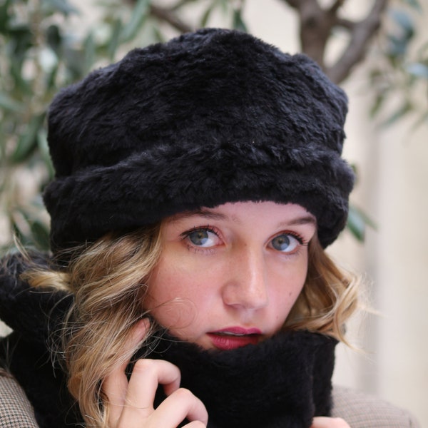 Chapeau noir style Russe en fausse fourrure, fait main en France. Chapeau d'hiver pour femme, cadeau femme.