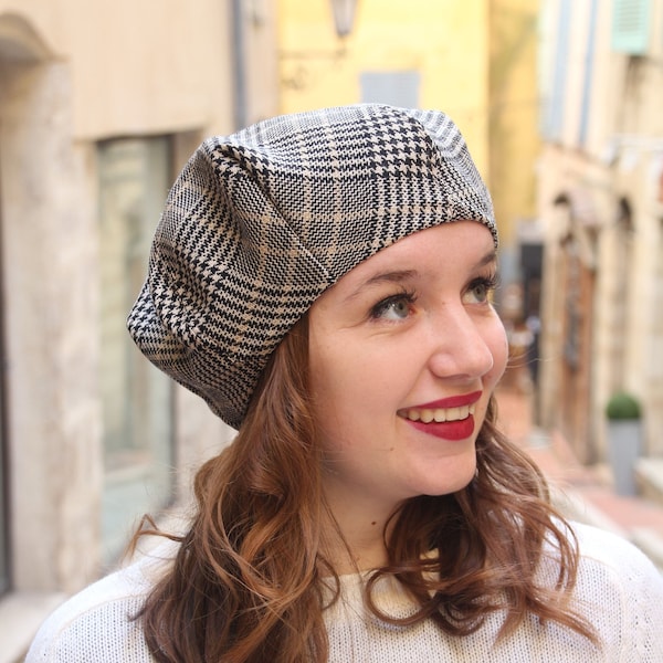 Chapeau beret en tissu style écossais, béret inspiration anglaise, chapeau tendance et moderne, beret gris noir et blanc fait main en France