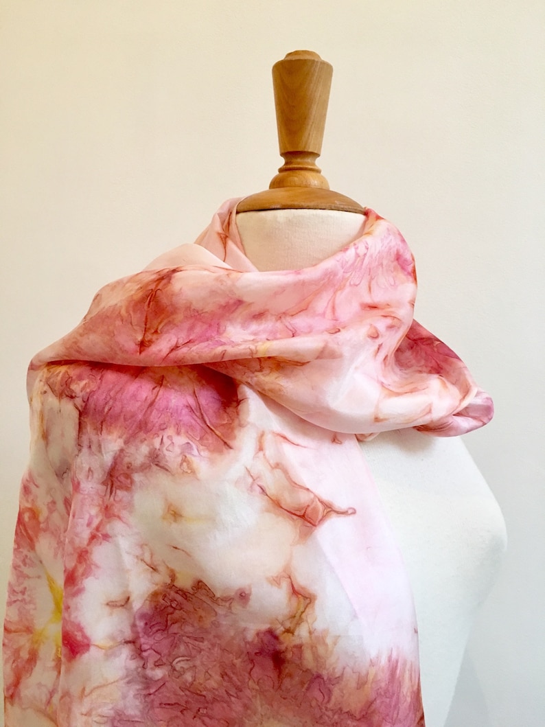 Foulard en soie peint à la main, Echarpe rose effet tie dye, Echarpe moderne, Idée cadeau pour femme, 100% soie image 6