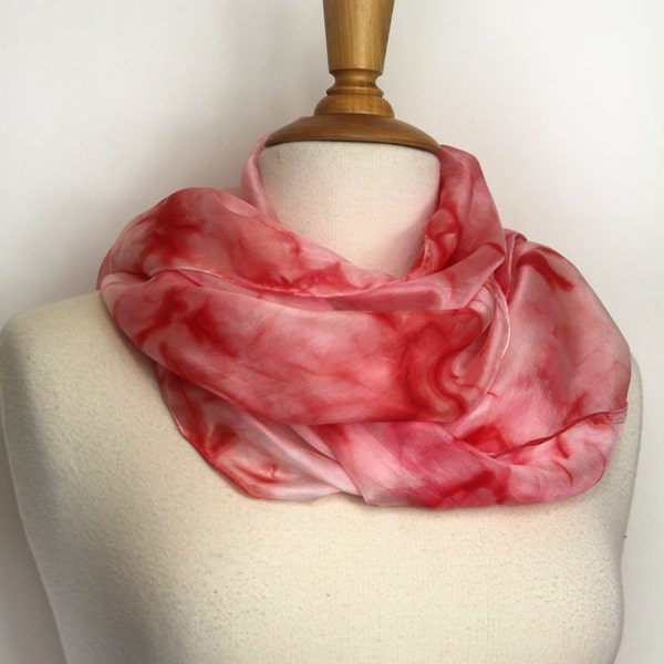 Foulard en soie peint à la main, Echarpe rose effet tie dye, Echarpe moderne, Idée cadeau pour femme, 100% soie