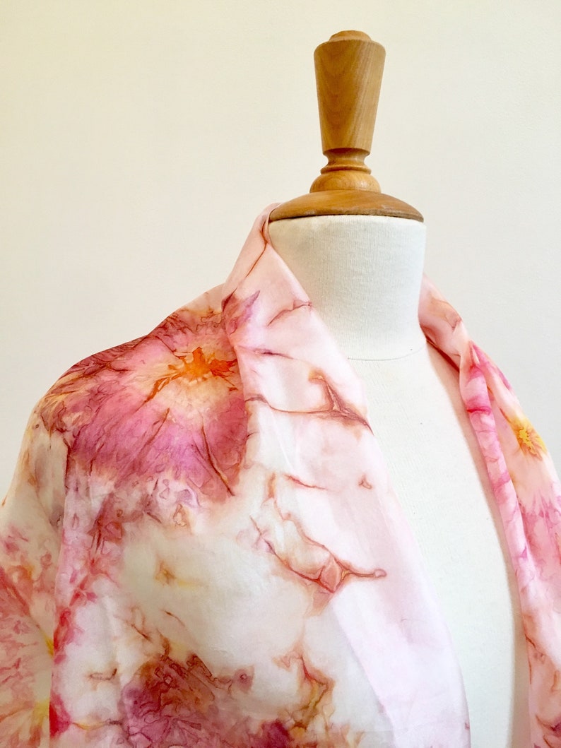 Foulard en soie peint à la main, Echarpe rose effet tie dye, Echarpe moderne, Idée cadeau pour femme, 100% soie image 5