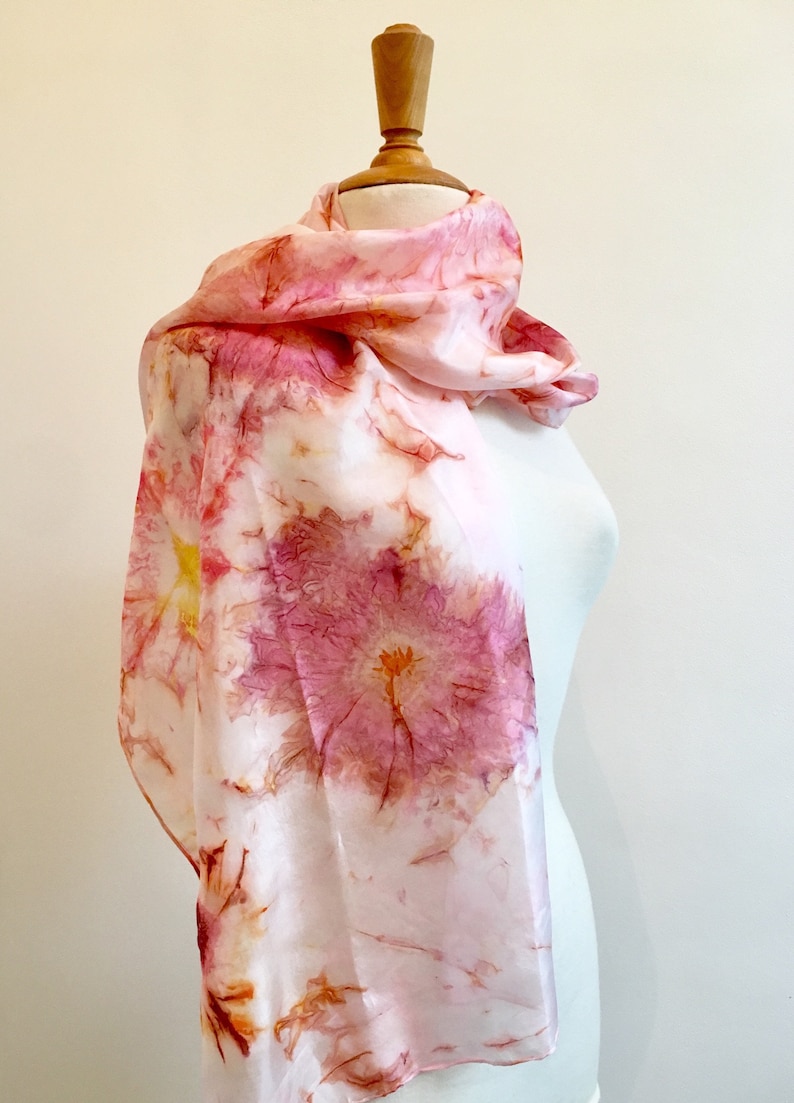 Foulard en soie peint à la main, Echarpe rose effet tie dye, Echarpe moderne, Idée cadeau pour femme, 100% soie image 2