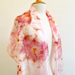 Foulard en soie peint à la main, Echarpe rose effet tie dye, Echarpe moderne, Idée cadeau pour femme, 100% soie image 4