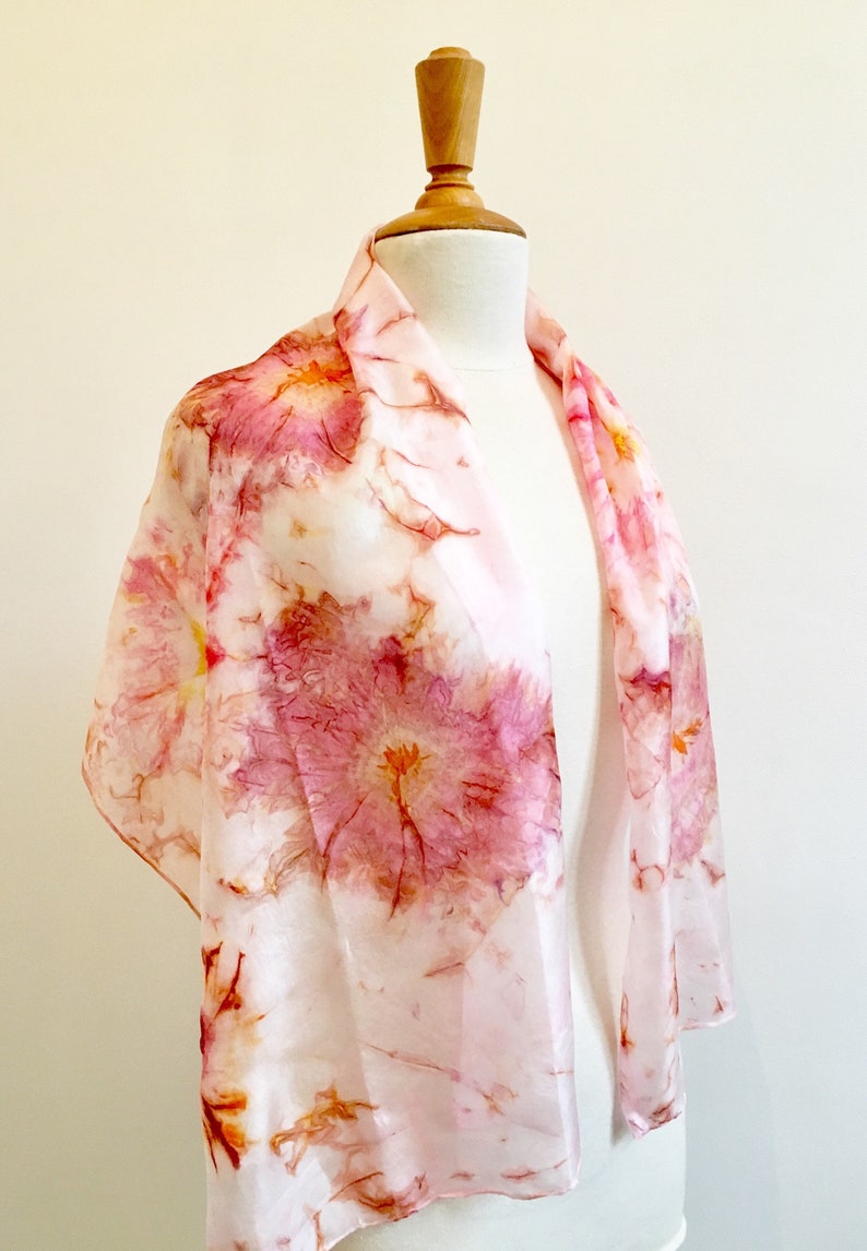 Foulard en soie peint à la main, Echarpe rose effet tie dye, Echarpe moderne, Idée cadeau pour femme, 100% soie image 4