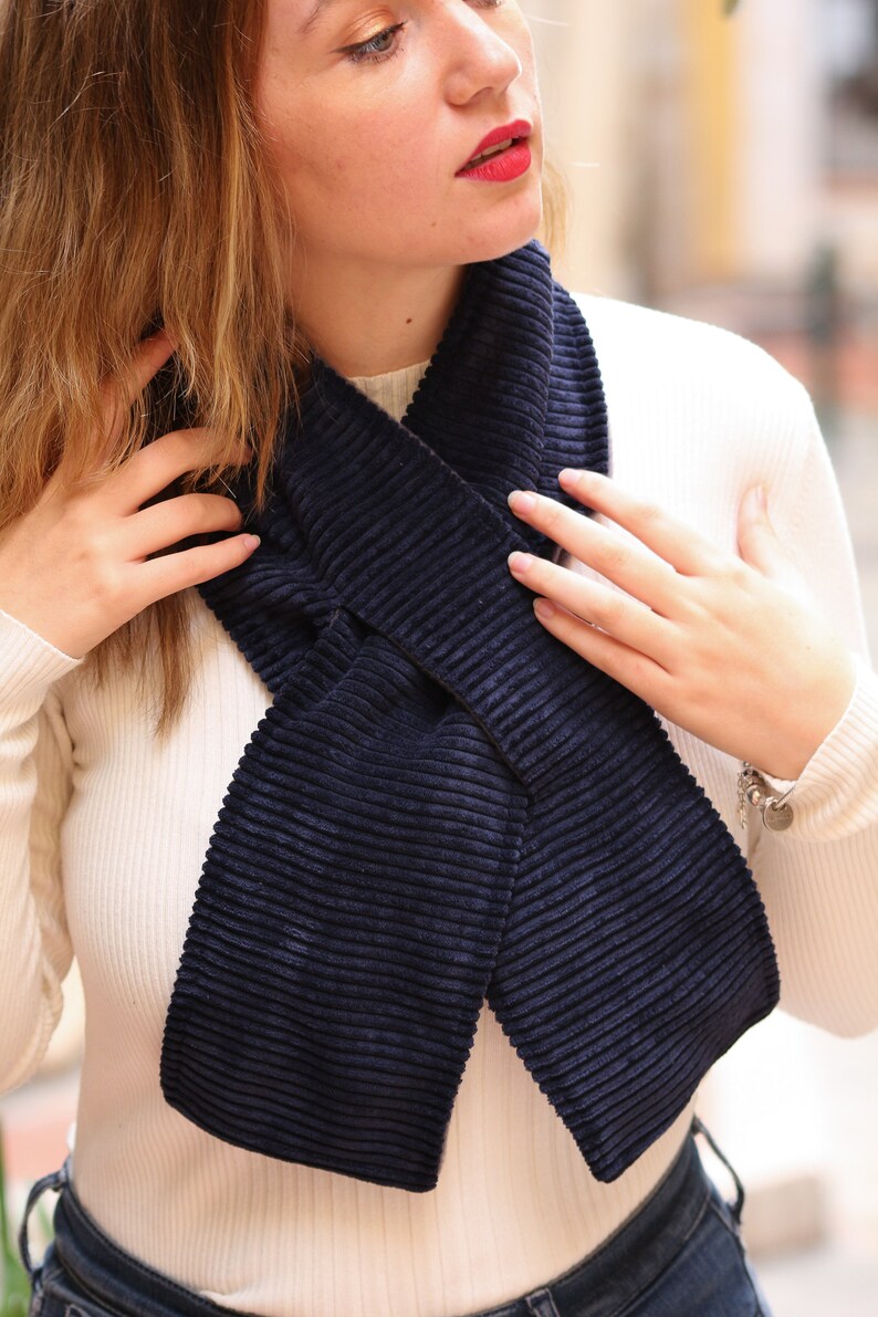Écharpe Femme En Velours Bleu Avec Motifs Fleurs Satin - Accessoire élégant Et Doux - Neuf Avec étiquettes