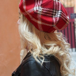 Women's warm winter tartan beret, modern red and white handmade beret hat, beautiful gift for her image 4