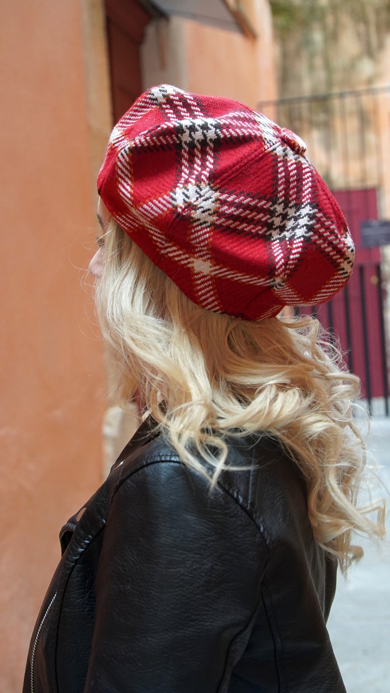 Women's warm winter tartan beret, modern red and white handmade beret hat, beautiful gift for her image 4