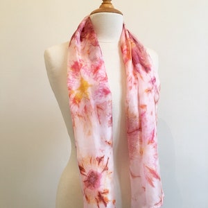 Foulard en soie peint à la main, Echarpe rose effet tie dye, Echarpe moderne, Idée cadeau pour femme, 100% soie image 7