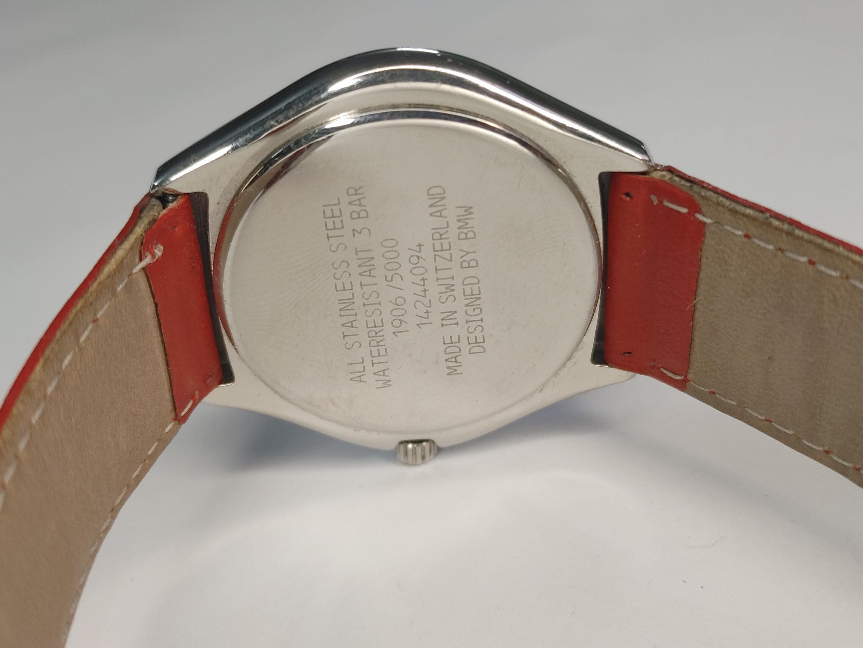 BMW Z3 Individual Quartz Watch – Black Dial, Date Display, Red