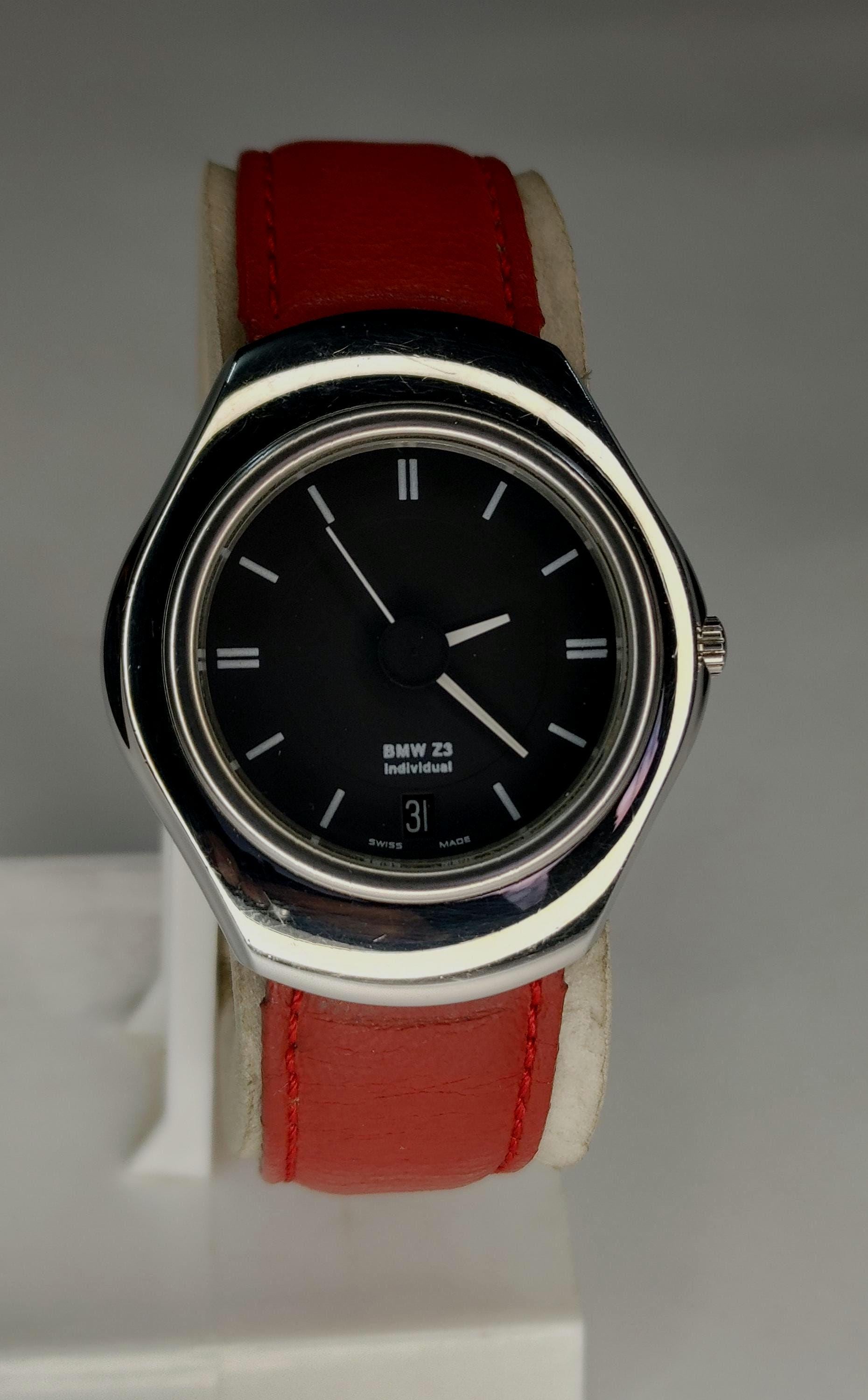 BMW Z3 Individual Quartz Watch – Black Dial, Date Display, Red