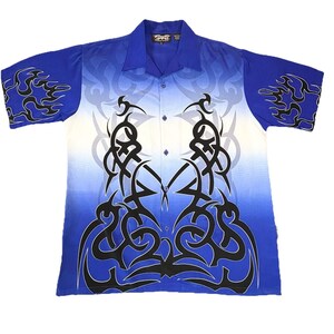 Camisa vintage Y2K Dragonfly Clothing Co. para hombre, talla XL, azul, estampado tribal, cuello con lazo.