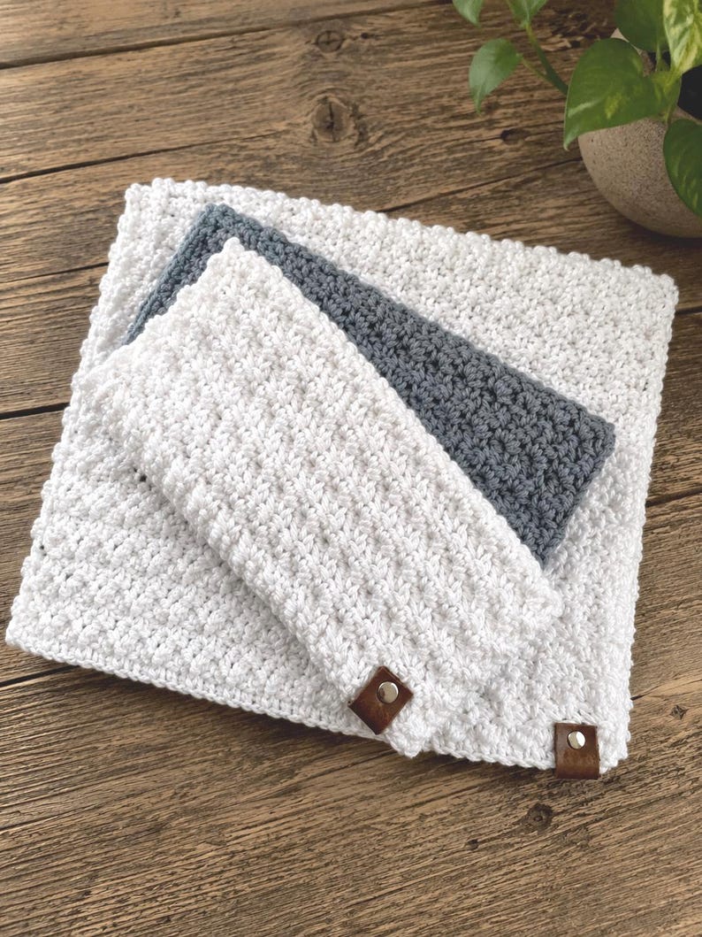 textured crochet dishcloth and matching towel. an easy beginner crochet pattern.