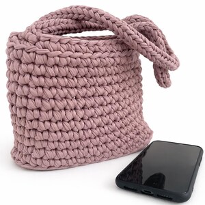 Eco friendly crochet tote bag pattern for beginners using recycled t-shirt yarn