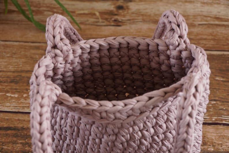 Handmade crochet tote bag pattern finished in thick t-shirt yarn showing sturdy structure and rounded shape