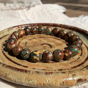 Grounded Calm Energy Bracelet Tibetan Green Eye Agate 8mm Beaded Bracelet, Earthy Boho Stackable Crystal Stretch Jewelry for Women Gift Idea