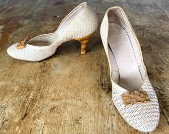 Vintage 50s VLV Pumps; Sz 8.5 M; Tiki Look - Faux Bamboo  3.5" Heels; Woven Straw Mesh; Leather Soles; Excellent Lightly Worn Condition