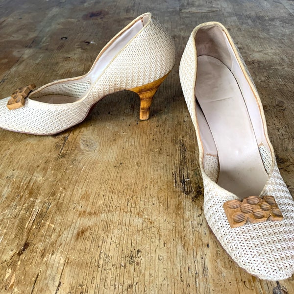 Vintage 50s VLV Pumps; Sz 8.5 M; Tiki Look - Faux Bamboo  3.5" Heels; Woven Straw Mesh; Leather Soles; Excellent Lightly Worn Condition