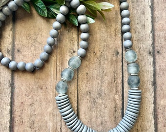 Gray beaded necklace, silver gray wood beaded statement Necklace, Neutral beaded necklace, gift for mom wife, chunky beaded gray necklace.