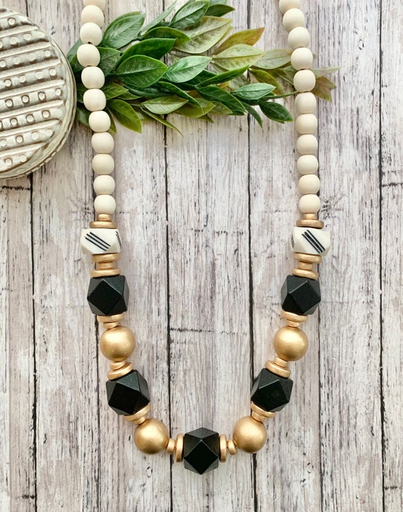 Okinawa Medieval Hawaii vacation style large carved wooden bead necklace  Japanese high-end second-hand vintage - Shop Travel Genius Vintage store  Necklaces - Pinkoi