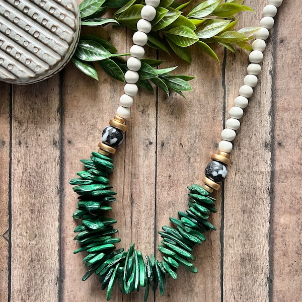 Green beaded necklace, Green statement necklace, chunky Green Wood Bead Necklace, Christmas handmade necklace, gift for wife.