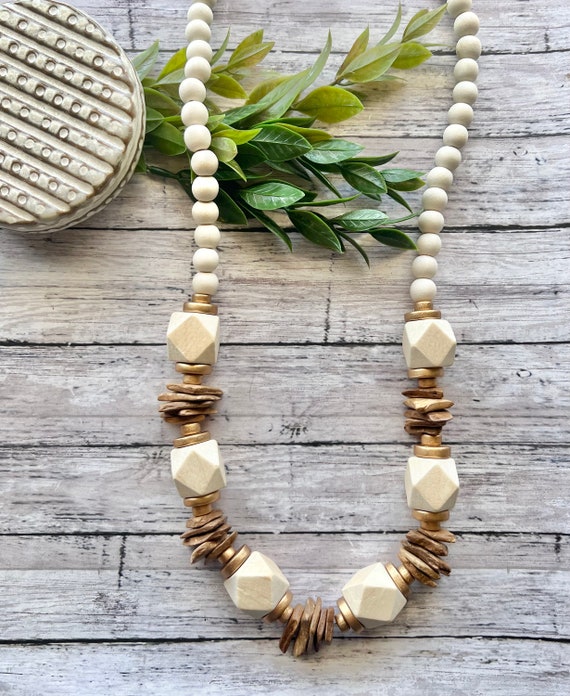 Beaded Neutral Statement Necklace, White Wood Chunky Bead Necklace, Dark  Tan Beaded Necklace, Coconut Chip Beads. Light Brown, Gold, Cream. - Etsy