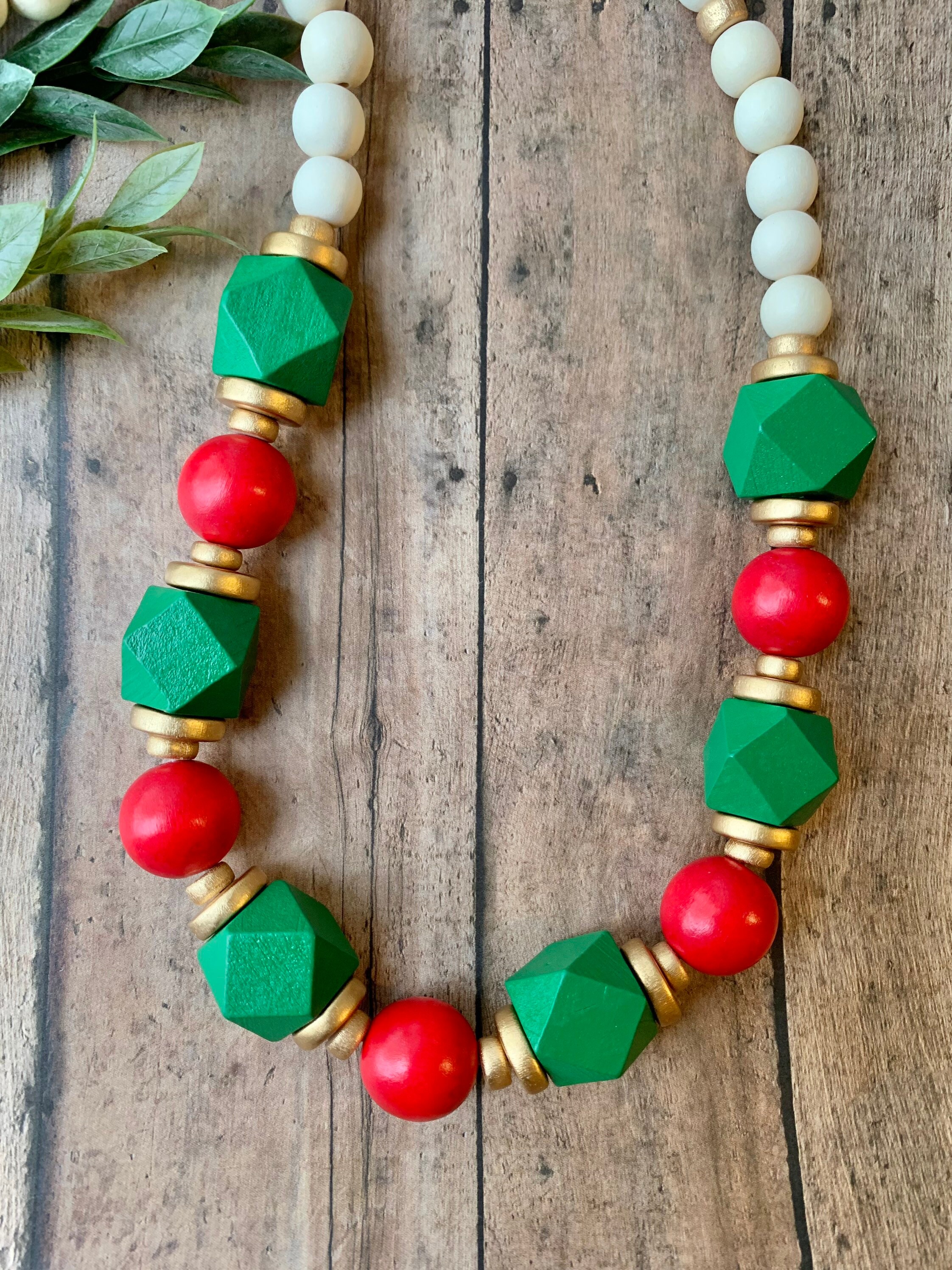 Red and green beads necklace deals