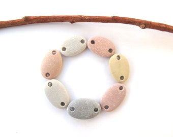 Pequeños enlaces de roca de playa coloridos perforados lateralmente para la fabricación de joyas ecológicas, conectores de pulsera de piedra de playa, ENLACES DE ROCA LISA brumosa, 18-21 mm