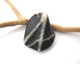 Drilled Quartz Striped Large Black Beach Rock Pendant, Eco Jewelry Making Pebbles, STRIPED BLACK Stone PENDANT, 30x38 mm
