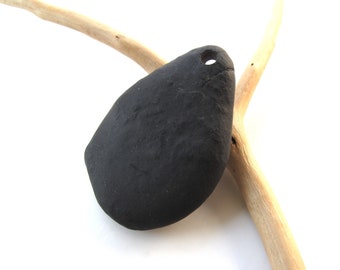 Top Drilled Black River Rock Pendant for Jewelry Making from the Mediterranean, Beach Stone, BLACK STONE PENDANT, 28x40 mm