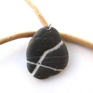 Large Drilled Black Beach Stone Pendant, Pebble Eco Jewelry Making, Natural Stone to Hang, STRIPED BLACK Rock PENDANT, 35x43 mm