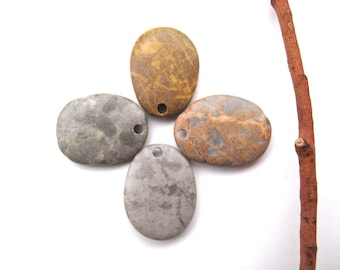 Colgantes de roca de playa perforada de primera calidad, colgantes de piedra de playa de colores, piedras planas perforadas para hacer joyas, piedras grises y naranjas, 28 mm