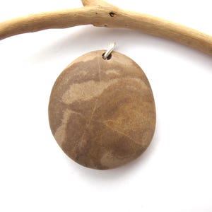Boho Beige Caramel Beach Rock Pendant to Hang, Natural Beach Stone Eco Jewelry Making Rocks, SMOOTH PEBBLE PENDANT, 33x37 mm