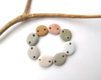 Enlaces de roca de río rosa verde perforados lateralmente para la fabricación de joyas, conectores de pulsera de piedra de playa, ENLACES de guijarros VERDES MISTY, 15-17 mm