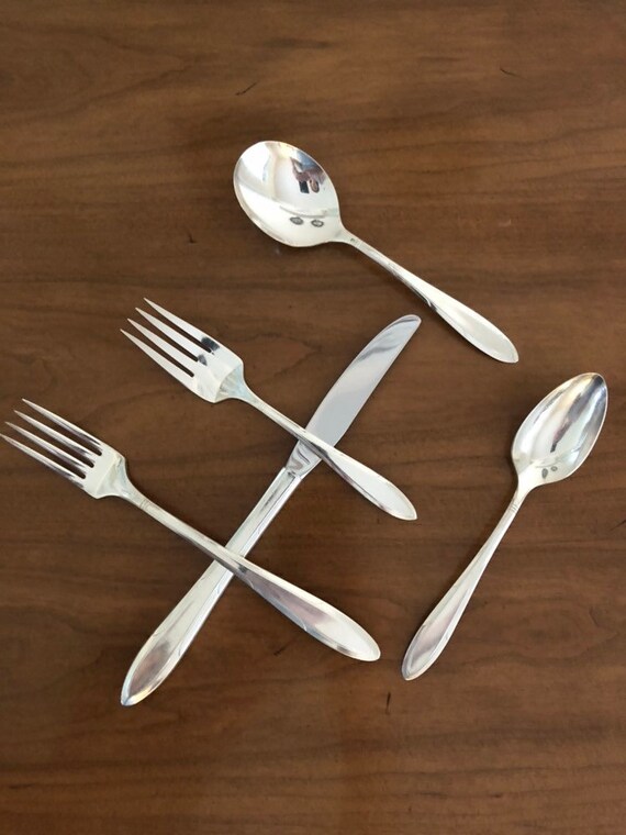 ONEIDA SILVER NOBILITY SILVER PLATE REVERIE 4 PIECE SETTING