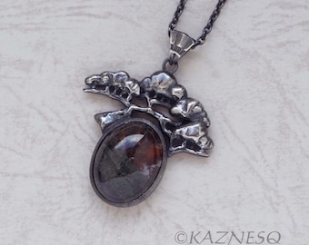 Collier pendentif en argent oxydé avec motif bonsaï et agate mousse