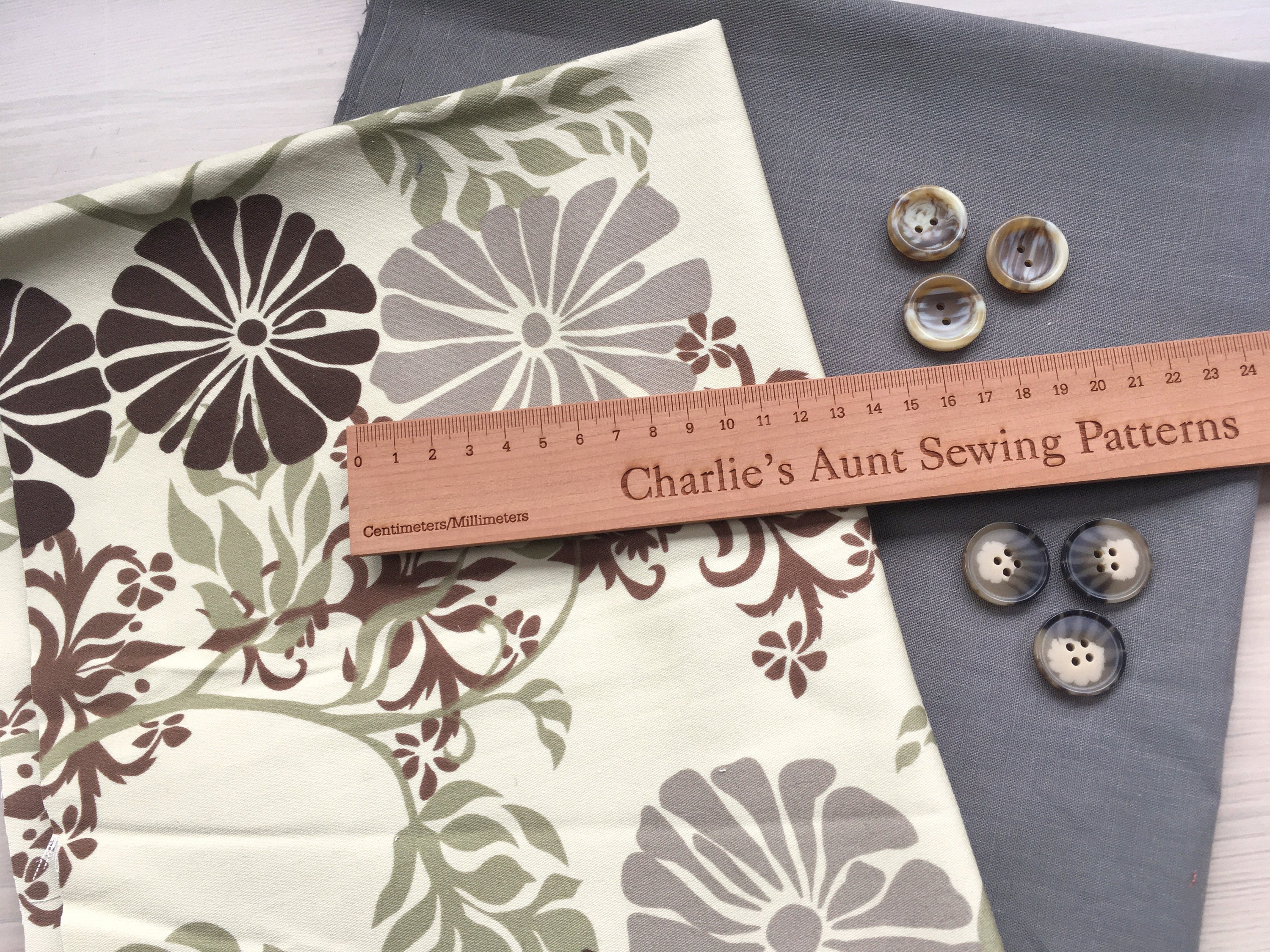 Vintage abstract floral cotton fabric, Valori Wells retro print, cream, chocolate, sage, cotton lining, vintage buttons, bag making pack