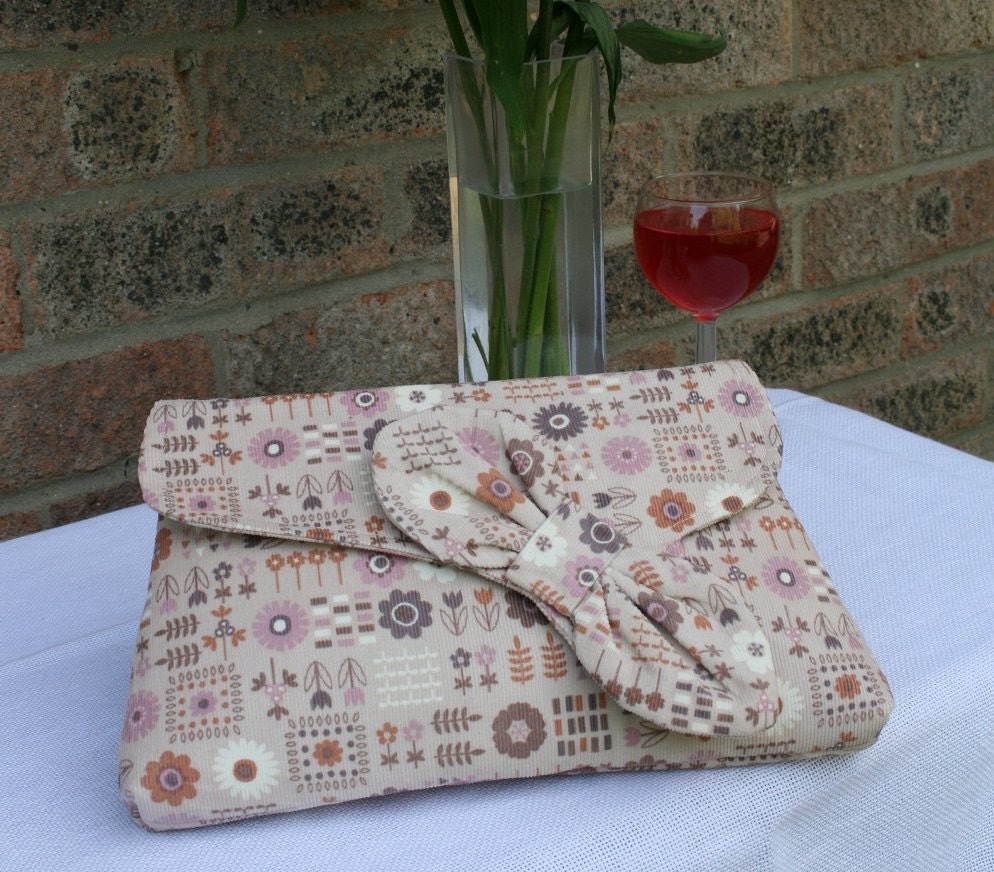 Rigid barrel shaped clutch purse with flap sewing pattern — Toriska